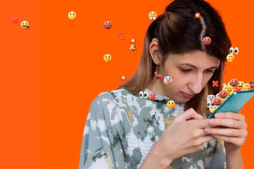 Photo of women using social media over her phone and receives hate speech