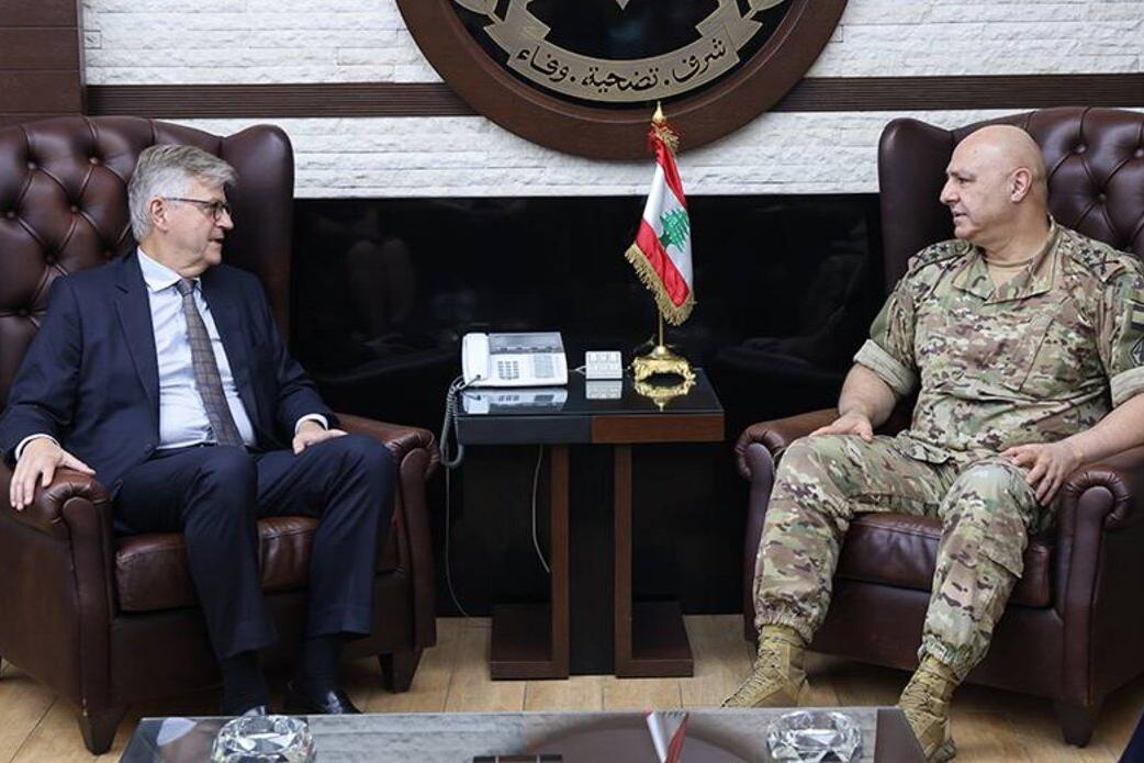 Jean-Pierre Lacroix talks with a peacekeeper.